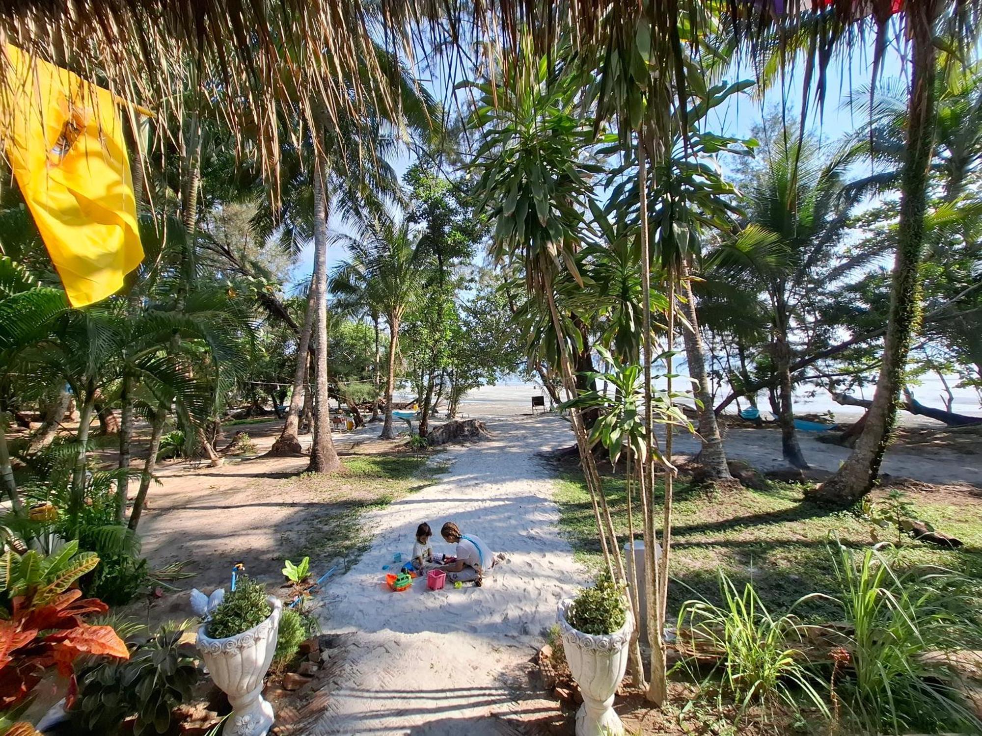 Hotel Baan Suan Kayoo 1 Long Beach Aow Yai à Koh Phayam Extérieur photo